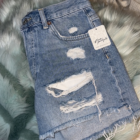 NWT Free People WE THE FREE Kiss Me Jean Shorts Size 24 - Picture 5 of 8